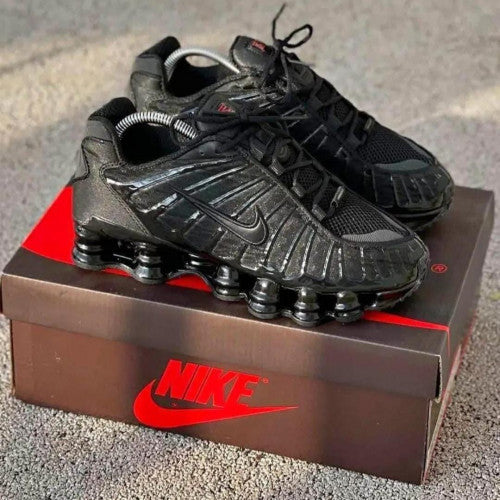 NIKE SHOX GUSANO NEGRA 41